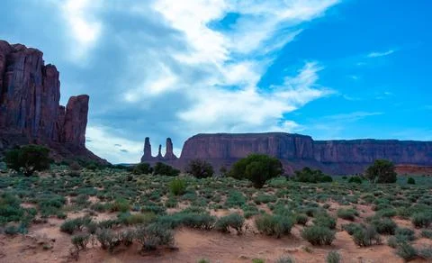 View of the Three Sisters red rocks In Monument Valley, Navajo Nation,  Ari.. Fotos de archivo