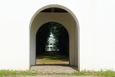 View through the arbor arch. Фото