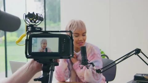 View Through Camera Of Female Vlogger Live Streaming Online Electronics Product 動画素材 220559874