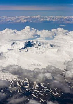 View through clouds at mountain peaks. Fantastic terrific natural landscape. Use Fotos de archivo