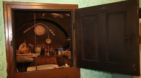 View through the door of the outdated kitchen 스톡 동영상 47748444