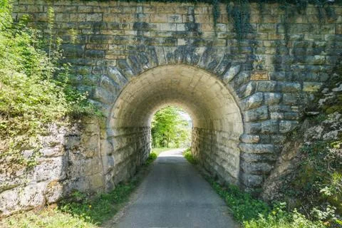 View through an old tunnel over which the train travels Foto stock