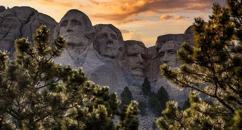 View through the Trees of Mount Rushmore, Mount Rushmore National Memorial Foto stock