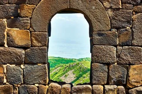 View through the window in brick wall of the medieval fortress Foto stock