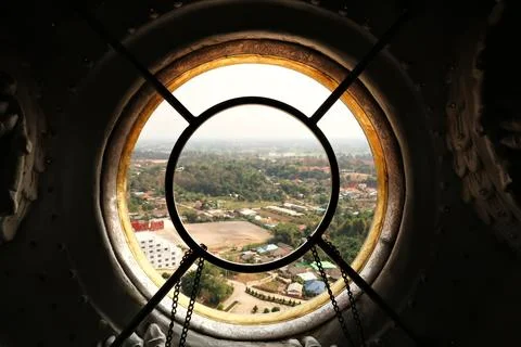 View through a window from the highest floor, top floor inside the head of .. Foto stock