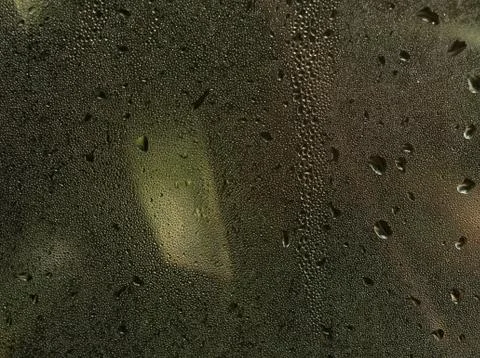 View through a window with small and big water drops Foto stock