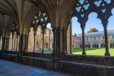 View through the windows at Norwich Cathedral to the courtyard Stock Photos