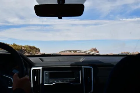 View through Windshield of Car with Mpuntain Horizon Foto stock