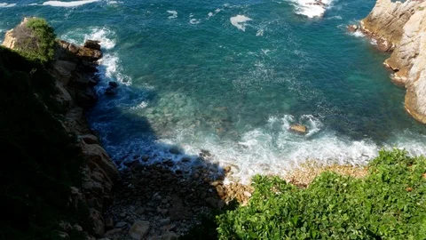 View from the top of beautiful sea waves crashing on rocky coastline. Stock-Footage 121628532