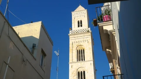 View from the top down of the bell tower of the church of Modugno, Bari - Pug Vídeo Stock 113792160