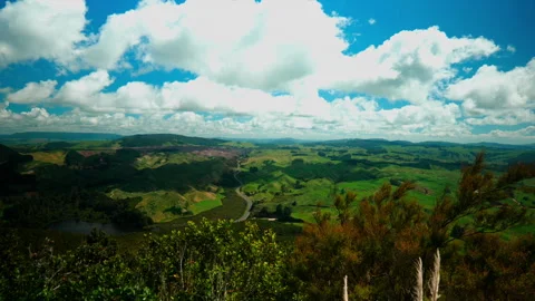 VIEW FROM THE TOP OF RAINBW MOUNTAIN 動画素材 250140668