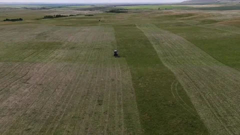 View from the top. The tractor in the field to mow the grass. the overall plan Video stock 132719429