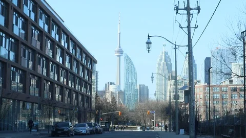 View of Toronto CN Tower with Modern Condo Building Vídeo Stock 125648069