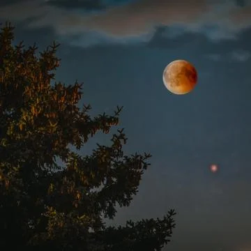 View of Total Lunar Eclipse bloodmoon on July 28 2018 in Germany Fotos Stock