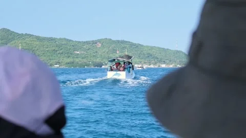 View from a tour boat sailing toward a snorkeling spot through the tropical 動画素材 347127633