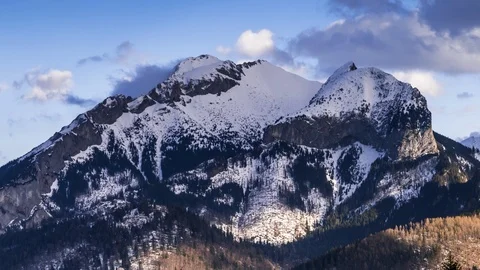 View towards Havran Peak in Tatra Mountains in Slovakia - Time Lapse Video Video stock 89878607