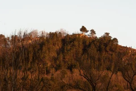 View towards kernberge while sunset and the hills are covered in dreamy light Foto stock