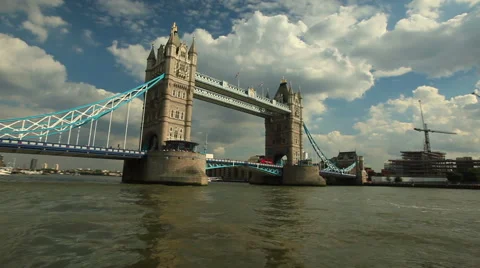 View of tower bridge with city in the background, london 動画素材 40763668