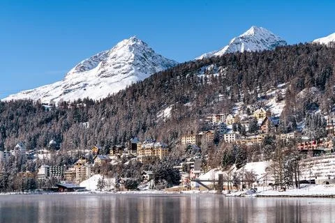 View of the town of St. Moritz during winter Foto stock