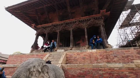 View of a traditional Newari temple in Durbar Square, Nepal. 스톡 동영상 335469853