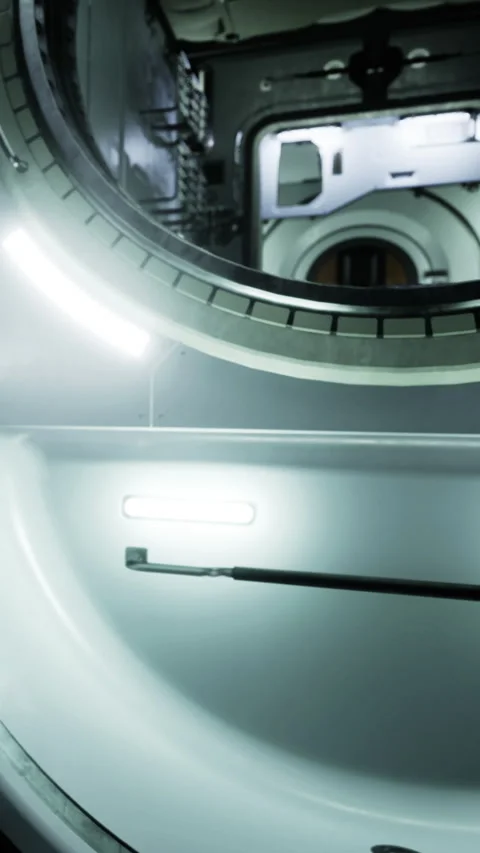 View of a train window with black handle at an unknown location during night Vidéo 331374428