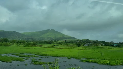 View From Train Window - Green Monsoon Fields on Way to Shirdi Maharashtra Stockbeeldmateriaal 345656492