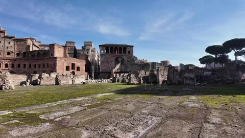 View of Trajan’s Forum in Rome Vídeos de archivo 326776637
