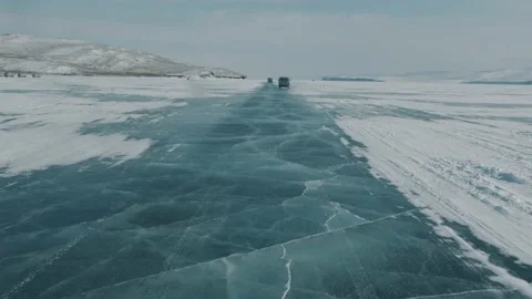 View of the transparent ice in the white cracks of Lake Baikal through the Stockbeeldmateriaal 154457907