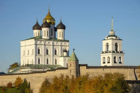 View on the Trinity Cathedral, Kremlin. Pskov 库存照片