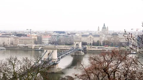 A view of the Tuna river and the Szechenyi Chain Bridge Video stock 307204792