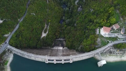 View of the Turano lake dam and canal torwards Posticciola Stock Footage