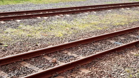 View of two old rusty train tracks running parallel to each other Vidéo 347869025
