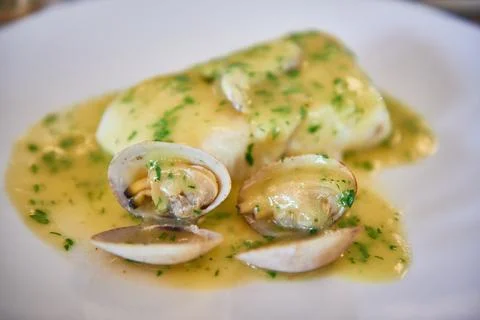 View of the typical basque country dish, Hake with Clams and Kokotxas and P.. Stock-Fotos