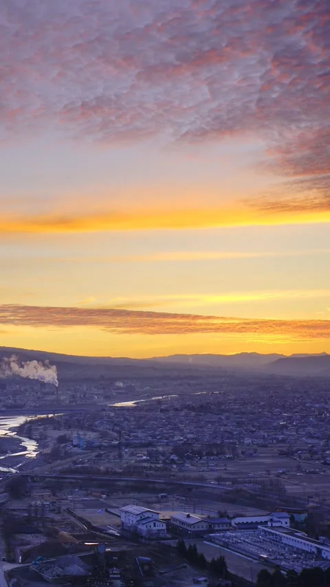 View of Ueda City and the Chikuma River at Sunrise from Chikuma Park Vidéo 330994813