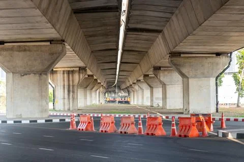 View under the bridge road interchange overlap block restriction Foto stock