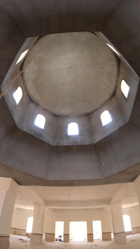 View Up Into Unfinished Octagonal Dome and Windows Vídeo Stock 320467649