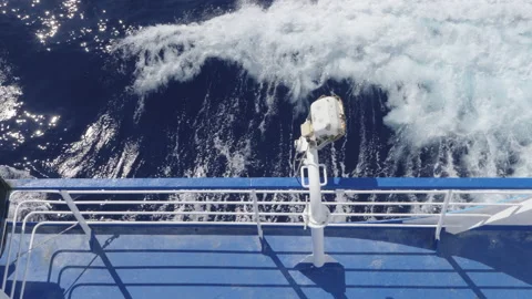 View of the upper deck of the ferry sailing to reach Sardinia. Especially the Vídeo Stock 135682026