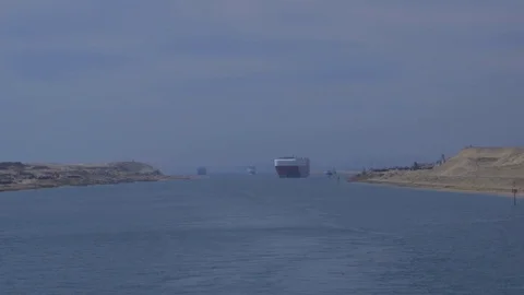 View from USS Oak Hill as it patrols Suez Canal  Видео 89993414
