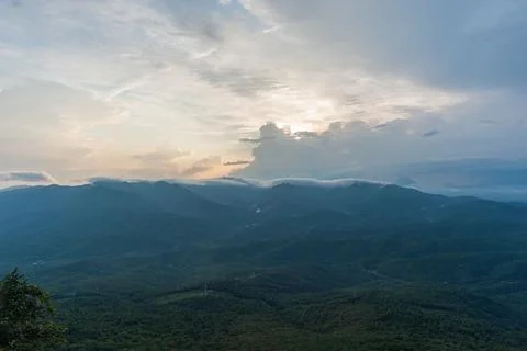 View of the valley from the height of the mountain range at sunset 库存照片