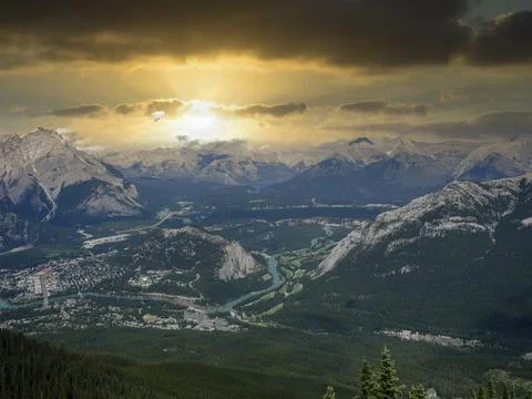 View to a valley in the mountains in canada Stock Photos
