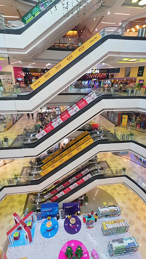 View of Van Hanh Mall in Saigon. Vertical video. Stock Footage 295879251