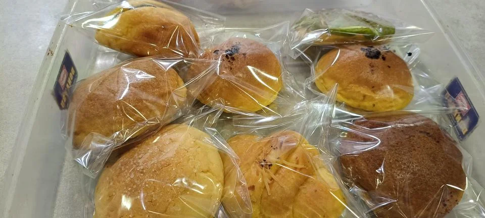 View of various pumpkin bread in the clear box 库存照片