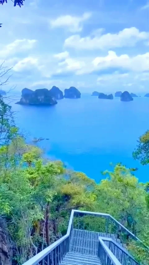 View of the vast ocean and surrounding islands Stock Footage 203933514
