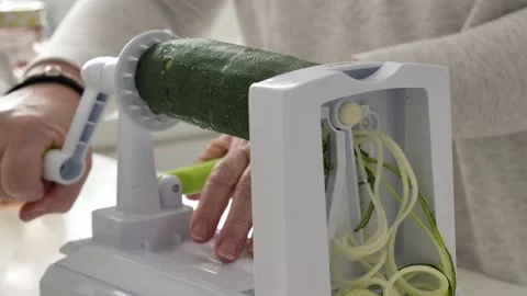 View of vegetable spiralizer making raw zucchini noodles 動画素材 154275325
