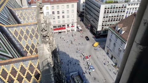 View of Vienna with streets, monuments and houses Stock-Footage 138981578