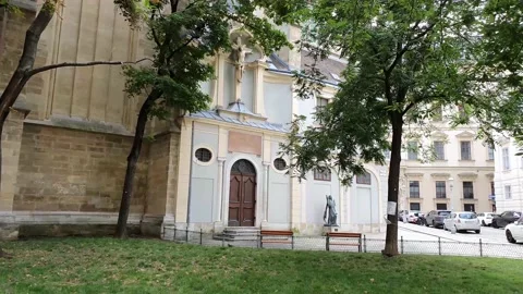 View of Vienna with streets, monuments and houses Stock Footage 138981606