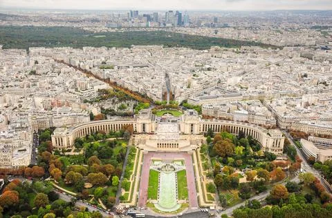 View from the viewpoint of the Eiffel Tower to the Trocadero area and the res Foto stock