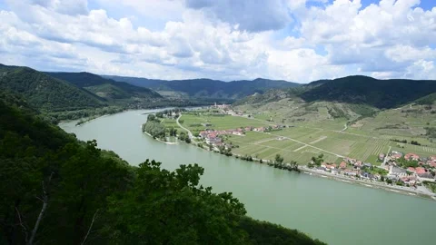 View from viewpoint ferdinandswarte to the danube valley wachau 库存影片 131839814