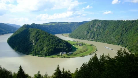View from viewpoint "schlögener blick" to the danube river in upper austria Stock Footage 138630993