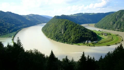 View from viewpoint "schlögener blick" to the danube river in upper austria Stock Footage 138631252